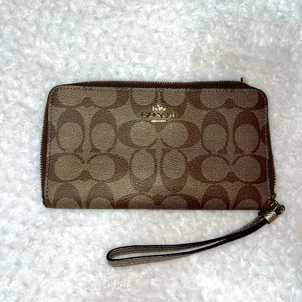 Like New Brown Coach wallet/wristlet
